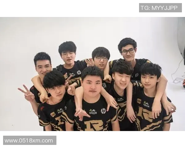 和平精英战场上的荣耀与坚持：RNG战队的奋斗历程全景回顾